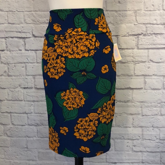 LuLaRoe Dresses & Skirts - LuLaRoe Cassie Pencil Skirt Vintage Made in USA